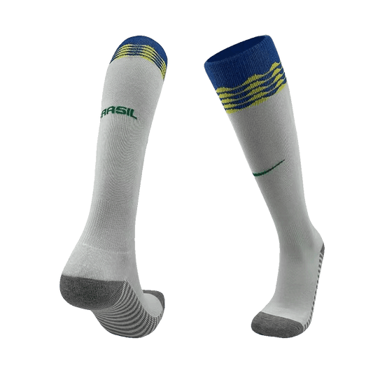 Kit de fútbol local de Brasil para niños (camiseta, pantalón corto y medias) Copa América 2024