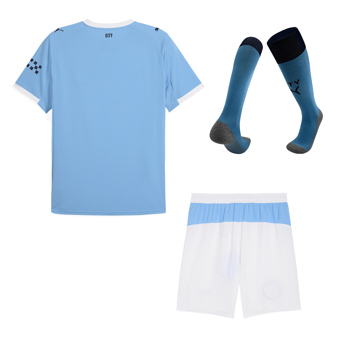 Kit de fútbol local del Manchester City (camiseta, pantalón corto y medias) 2025/26, azul