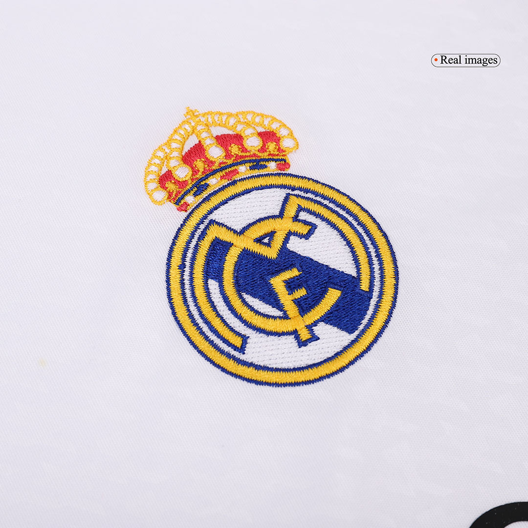 Kit de camiseta de fútbol local del Real Madrid