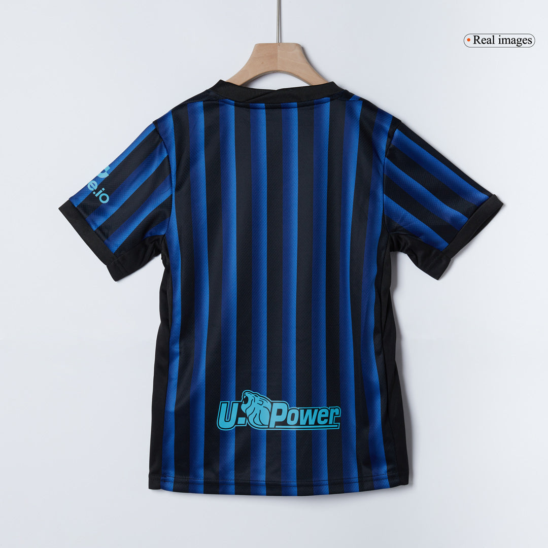 Kit de camiseta de fútbol local del Inter de Milán para niños (camiseta, pantalón corto y calcetines) 2025/26