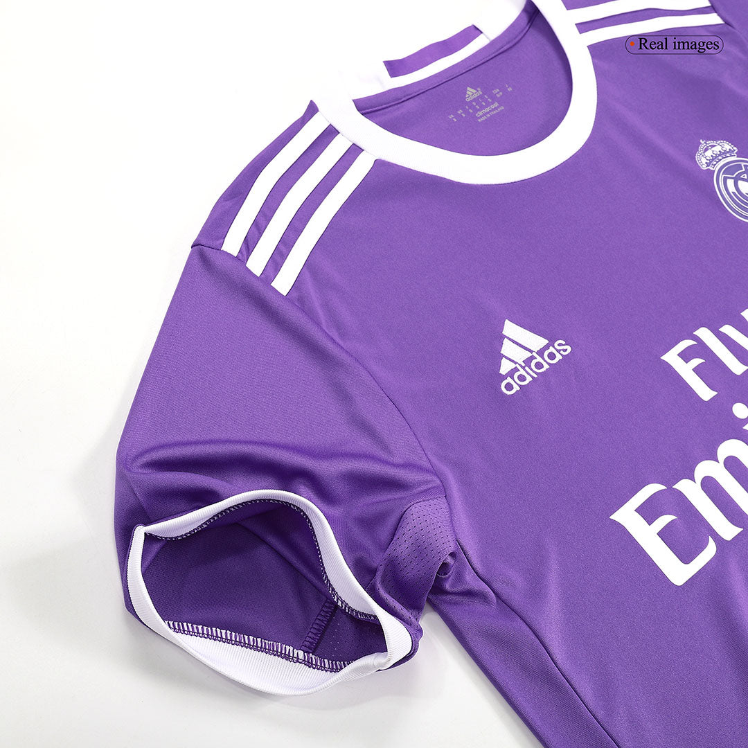 Camiseta de fútbol vintage de visitante del Real Madrid RONALDO #7 2016/17