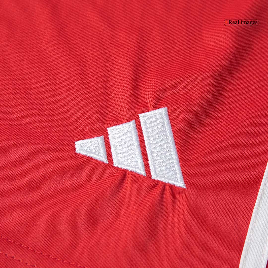Kit de fútbol local del Bayern Múnich (Kit, pantalón corto y medias) 2025/26, color rojo