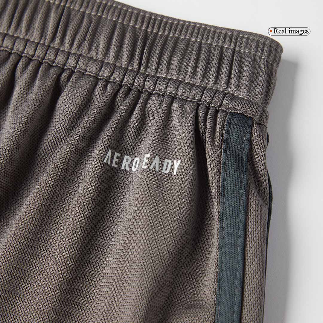 Pantalón cortos de la tercera equipación del Real Madrid
