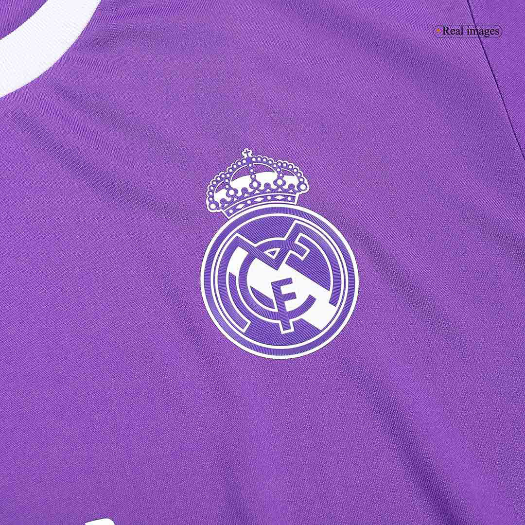 Camiseta de fútbol vintage de visitante del Real Madrid Kroos #8 2016/17, manga larga