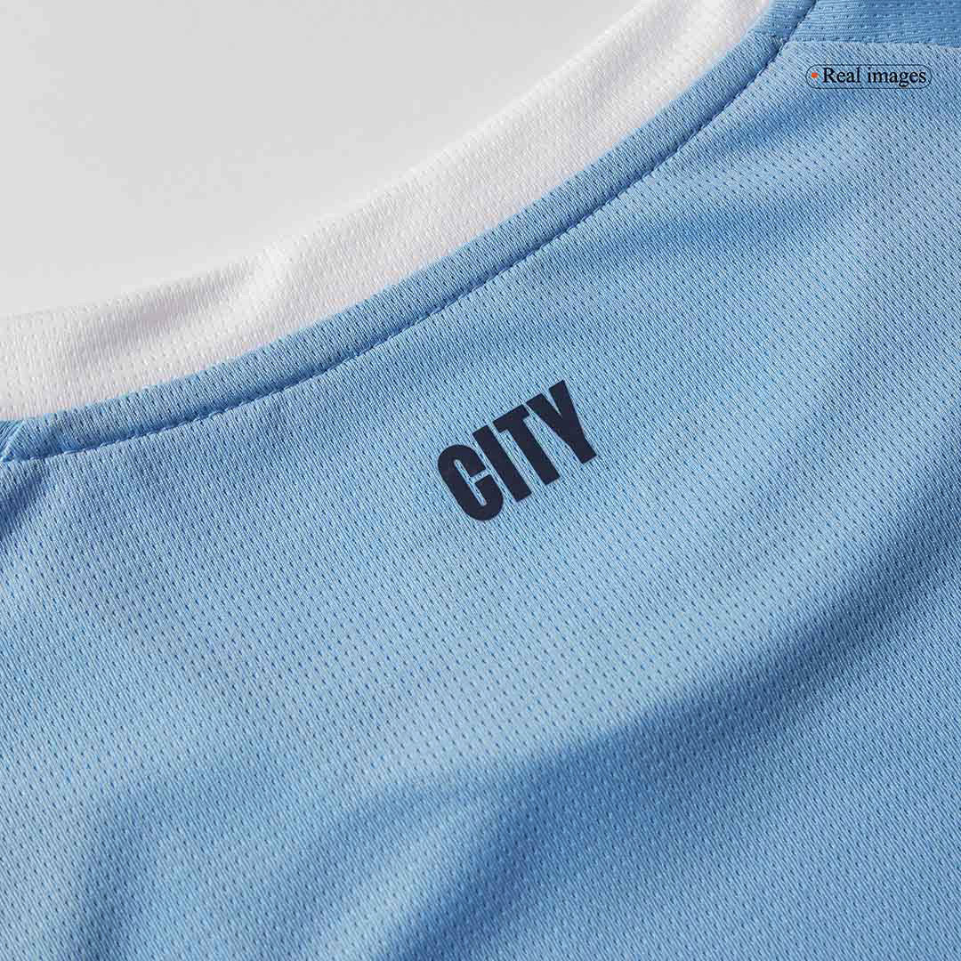Kit de fútbol local del Manchester City (camiseta, pantalón corto y medias) 2025/26, azul