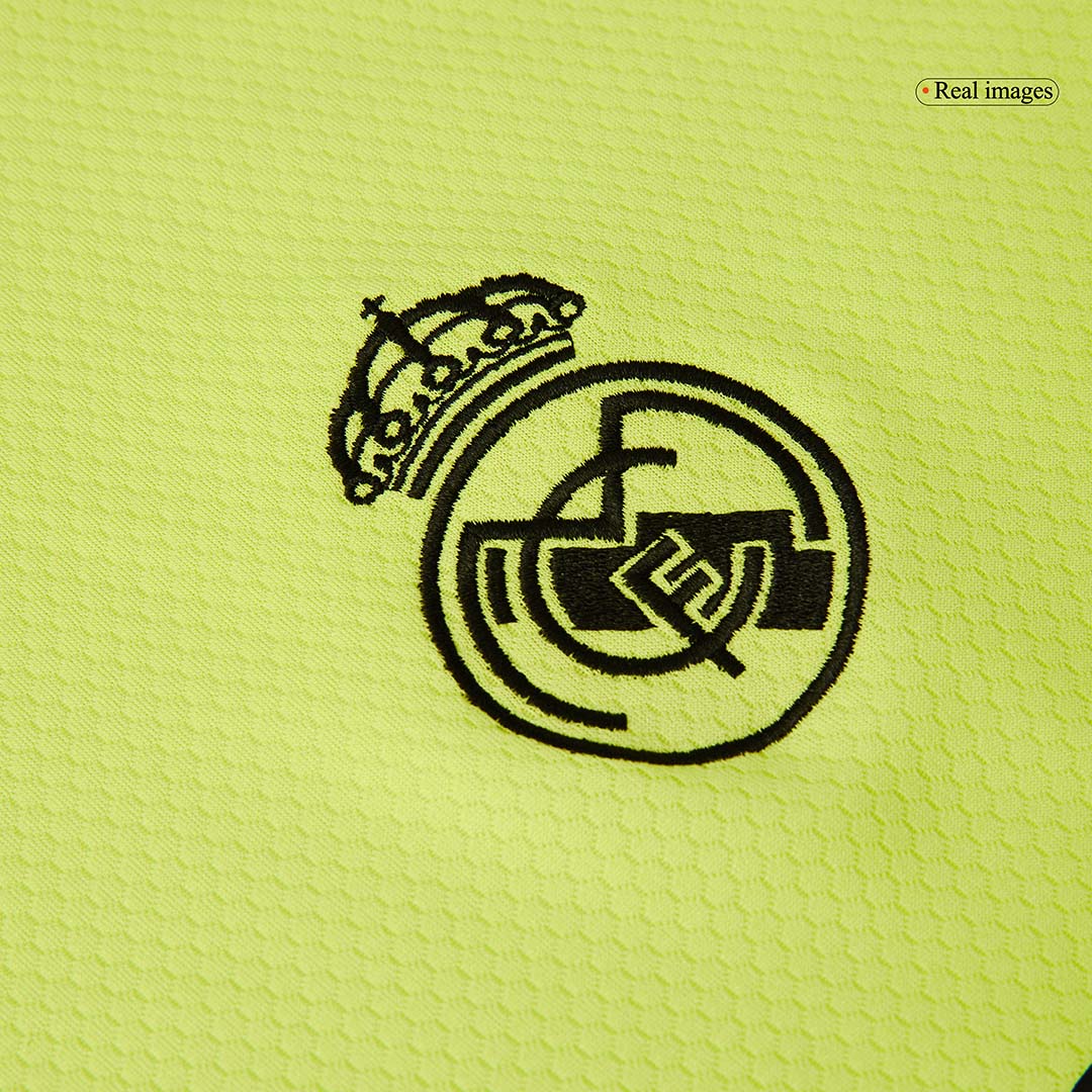 Camiseta de fútbol de la tercera equipación del Real Madrid