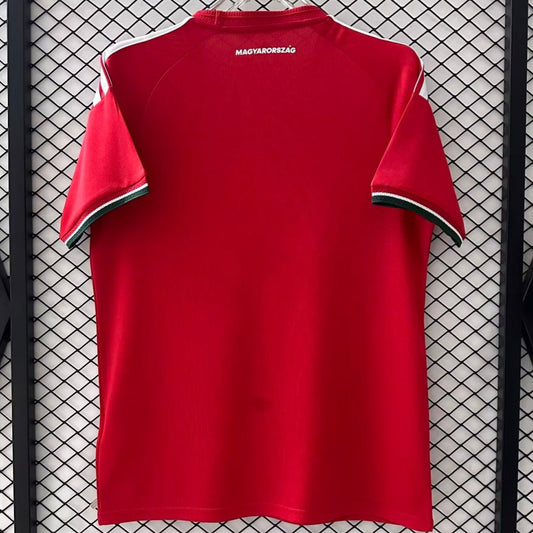 Camiseta local de Hungría