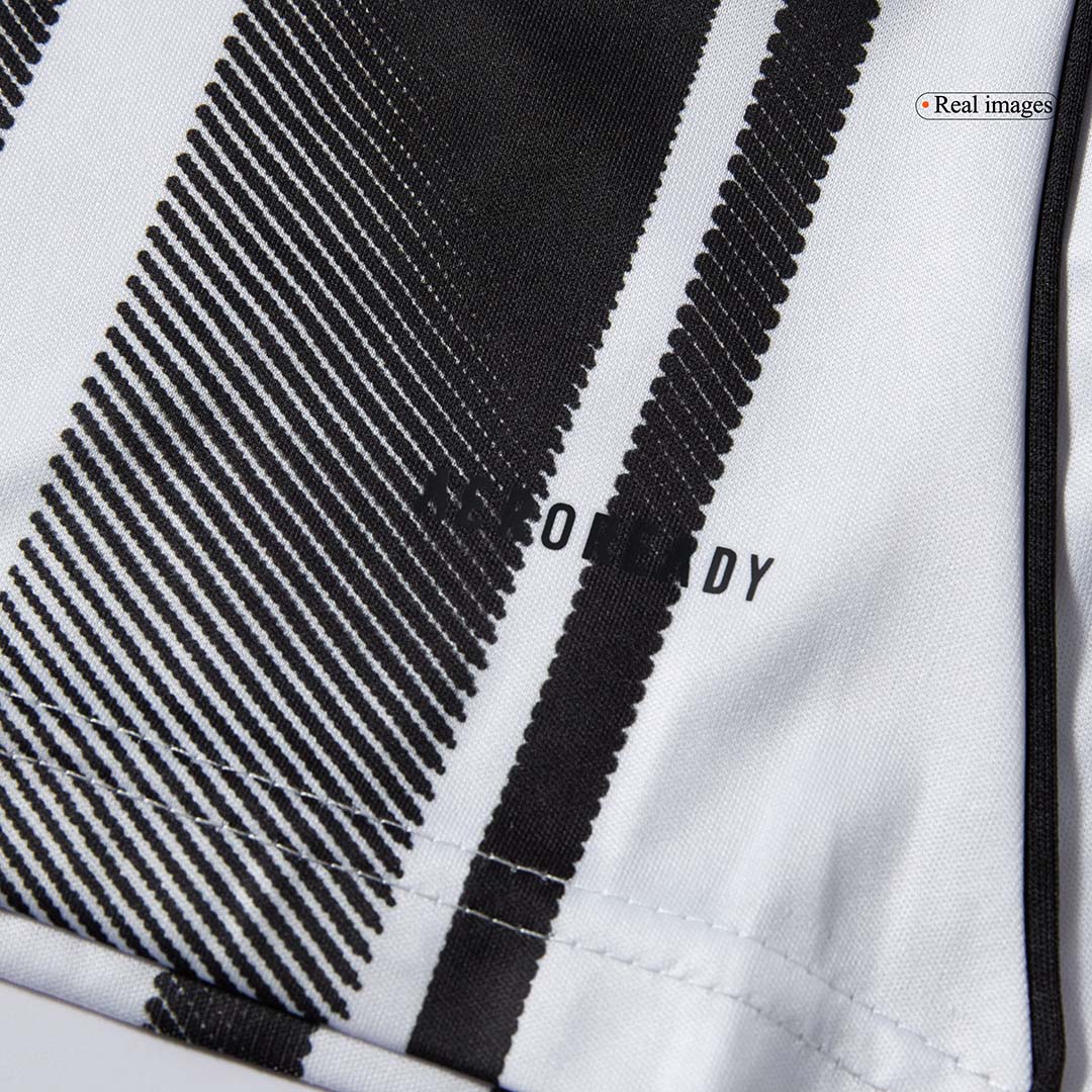 Kit de camiseta de fútbol local de la Juventus para niños (camiseta, pantalón corto y calcetines) 2025/26 (negro y blanco)