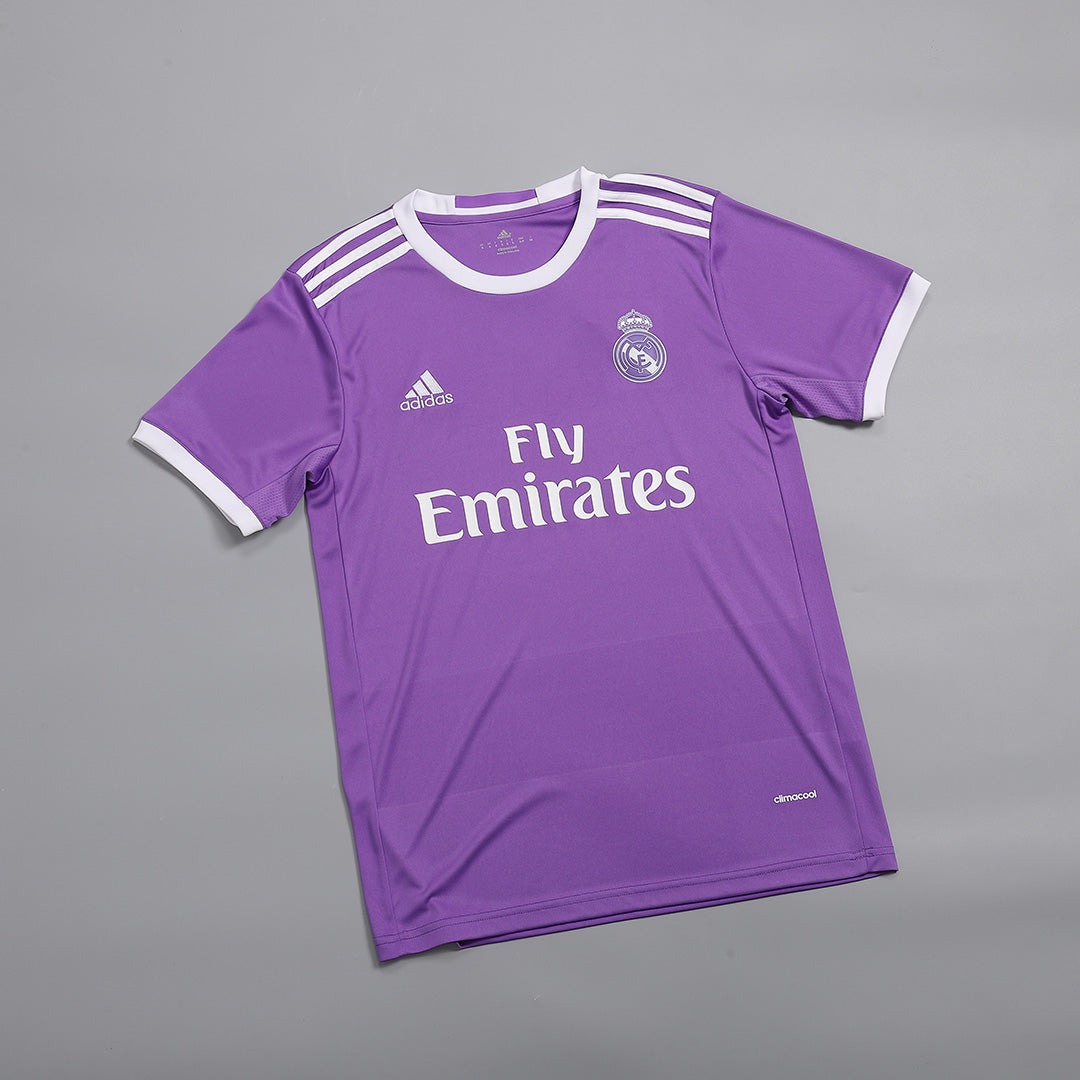 Camiseta de fútbol vintage de visitante del Real Madrid 2016/17