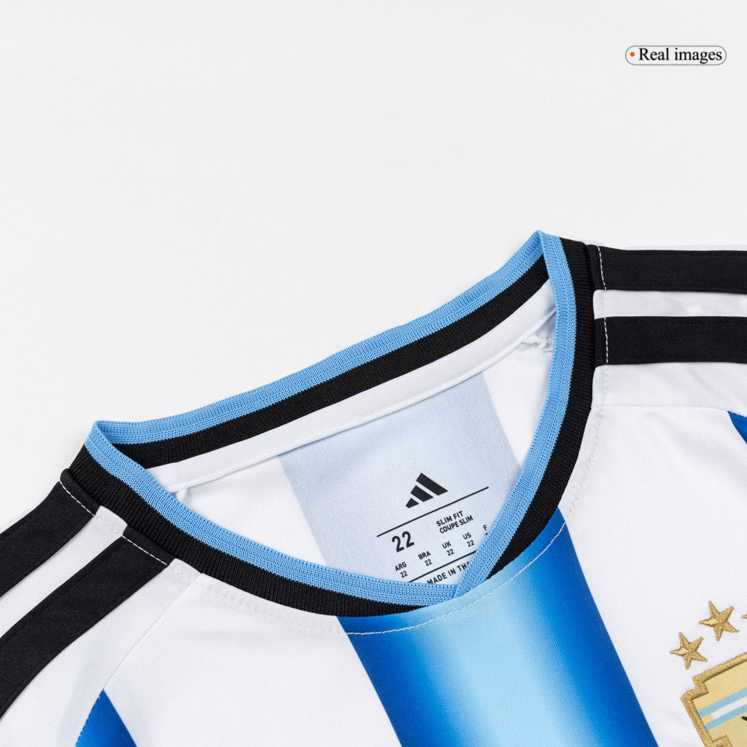 Kit de camiseta de fútbol local de Argentina para niños (camiseta, pantalón corto y medias) 2025/26