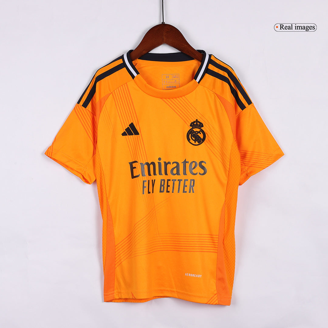 Kit de camiseta de fútbol visitante del Real Madrid para niños
